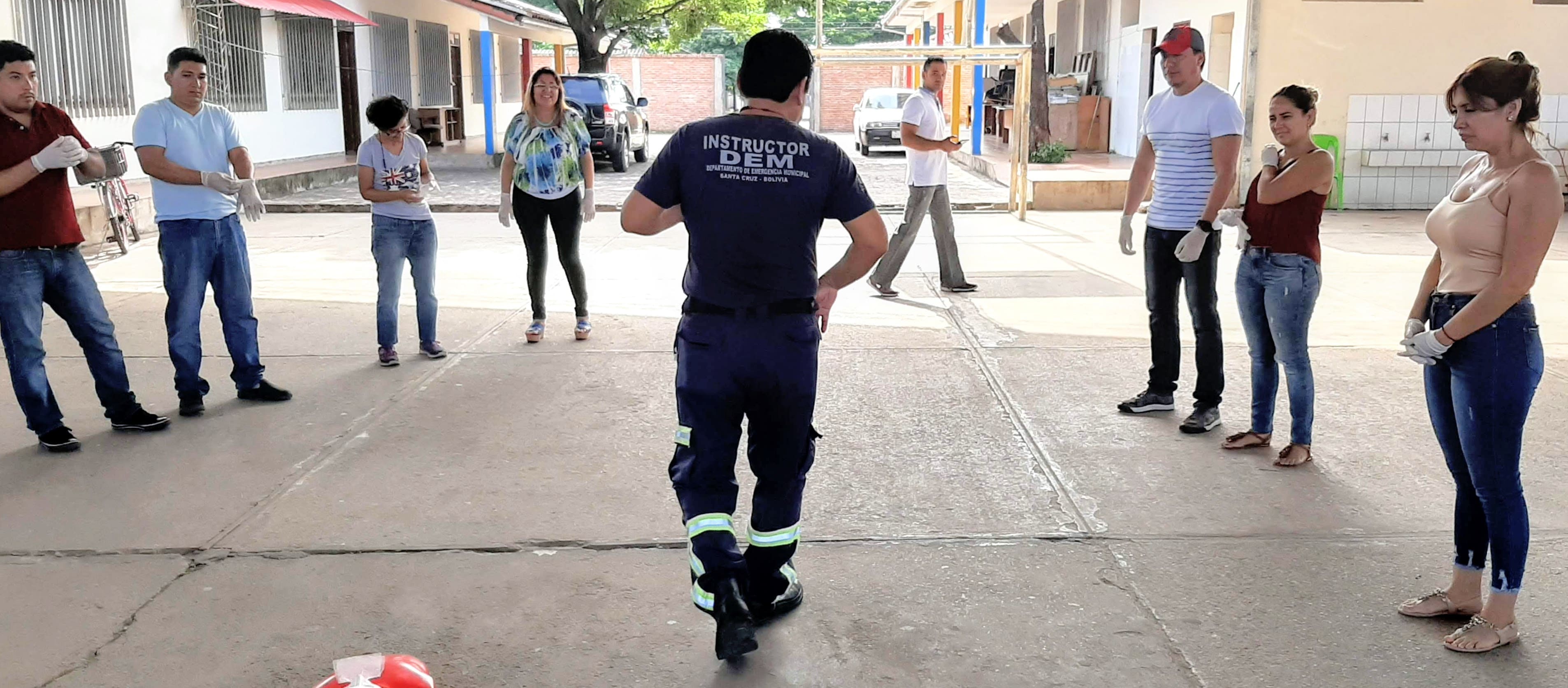 Entrenamiento del equipo de la LAV en primeros auxilios junto a Bomberos
